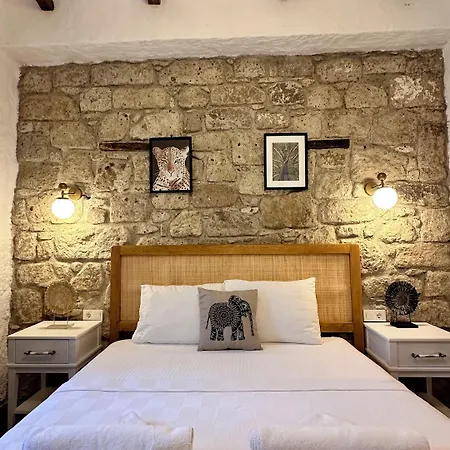 The Comelly Alacati Cesme